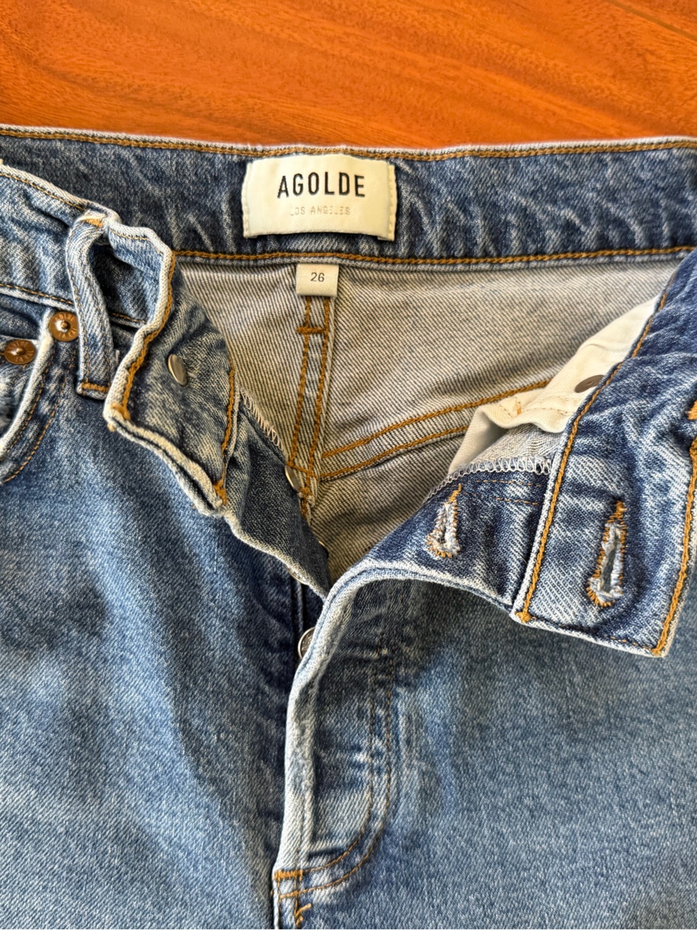 AGOLDE
Riley High Rise Cropped Straight Jeans in
Frequency Size 26
